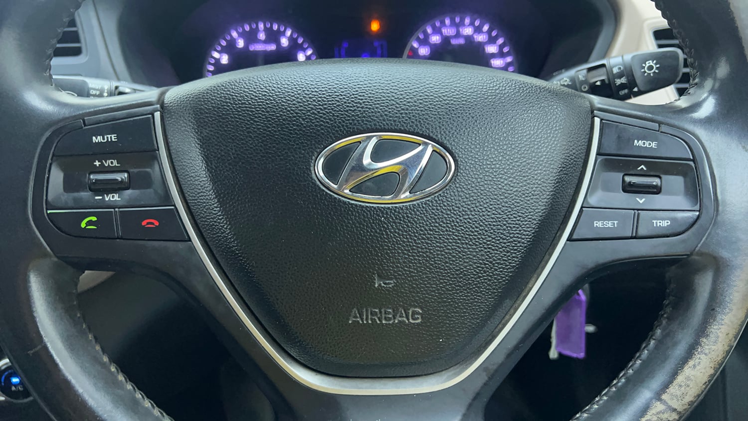 Used 2015 Hyundai Elite i20 Sportz 1.2 Petrol Manual top_features Airbags