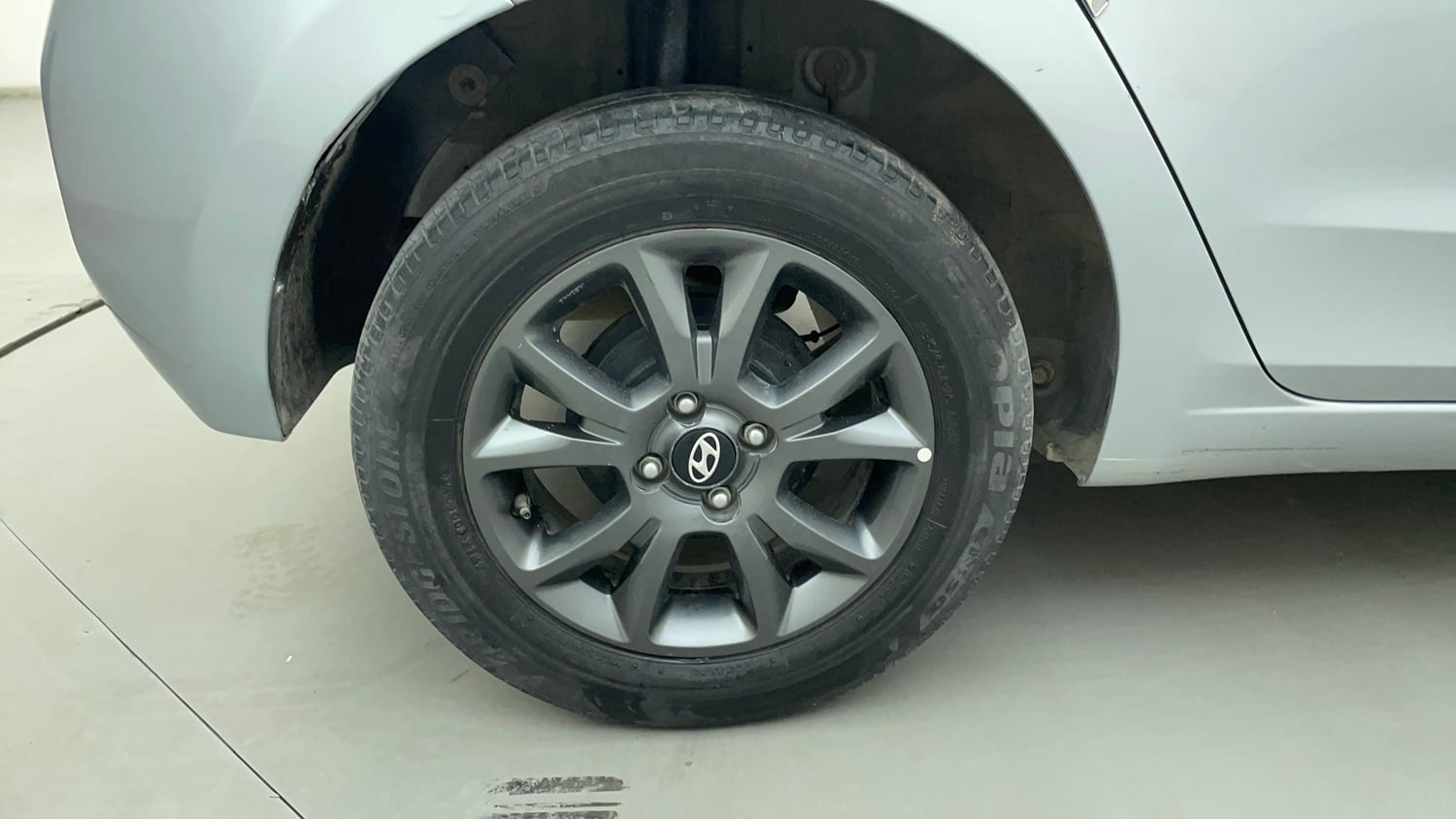Used 2020 Hyundai Elite i20 Sportz Plus 1.2 Petrol Manual tyres RIGHT REAR TYRE RIM VIEW