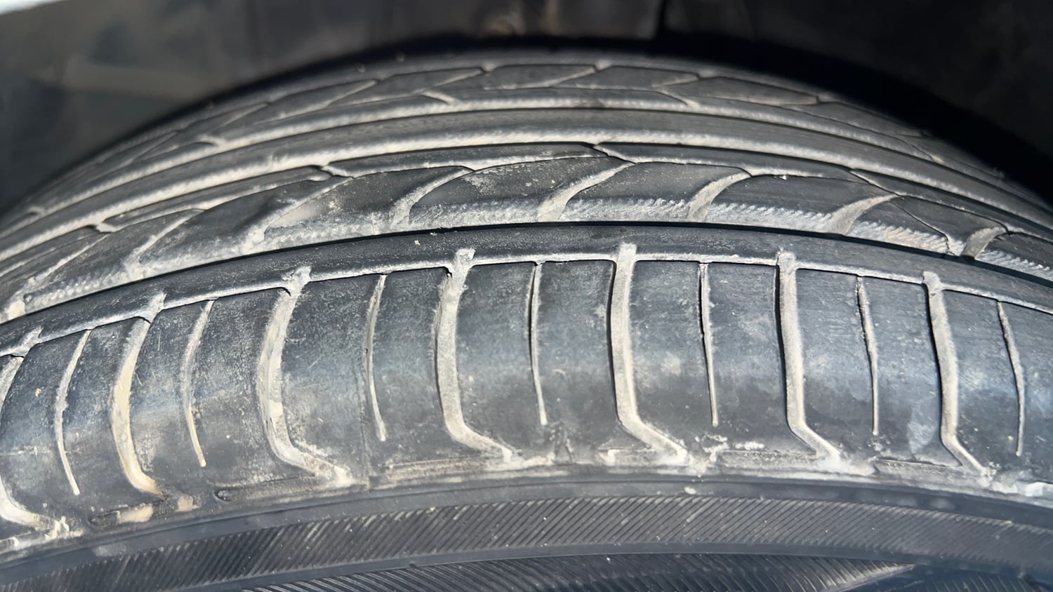Used 2015 Honda City SV CVT Petrol Automatic tyres LEFT FRONT TYRE TREAD VIEW