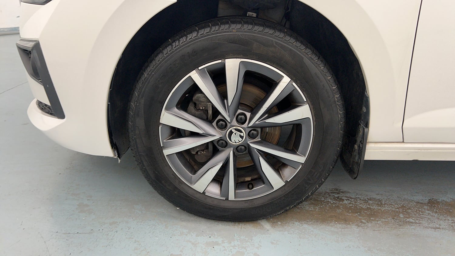 Used 2022 Skoda Slavia Style 1.0L TSI MT Petrol Manual tyres LEFT FRONT TYRE RIM VIEW