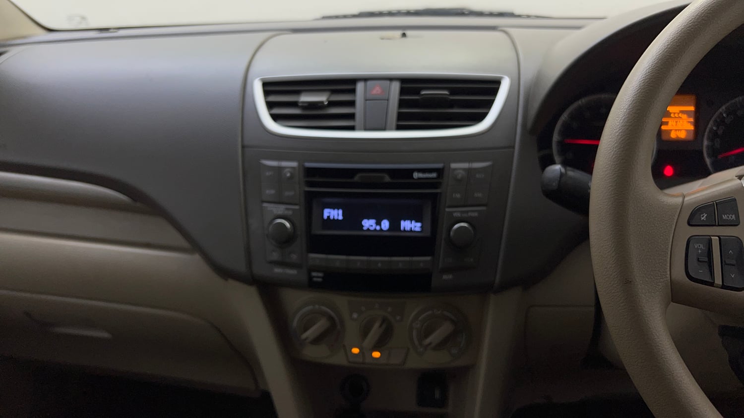Used 2017 Maruti Suzuki Ertiga VXI Petrol Manual top_features Integrated (in-dash) music system