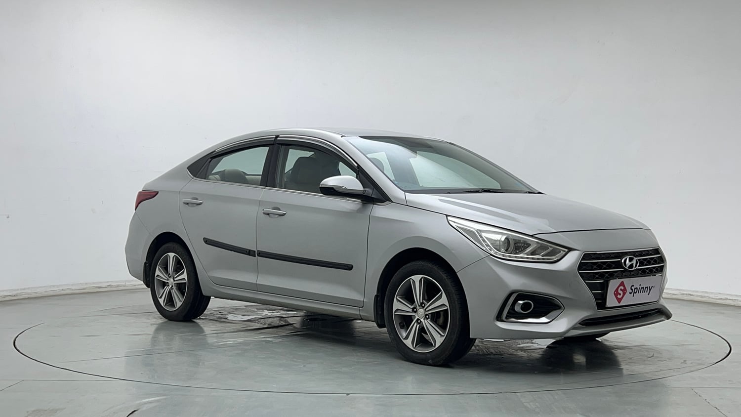 Used 2018 Hyundai Verna SX 1.6 VTVT Petrol Manual exterior RIGHT FRONT CORNER VIEW