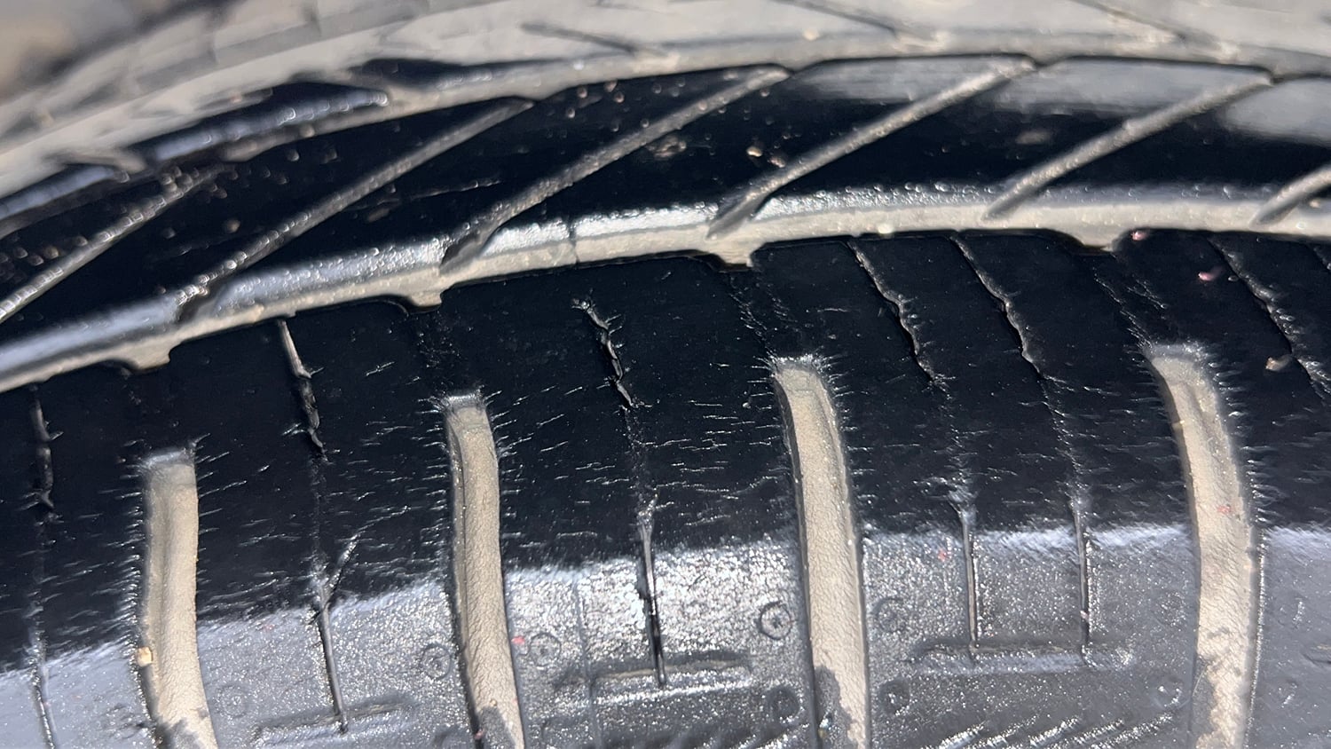 Used 2018 Hyundai Grand i10 Sportz (O) U2 1.2 CRDi Diesel Manual tyres RIGHT REAR TYRE TREAD VIEW