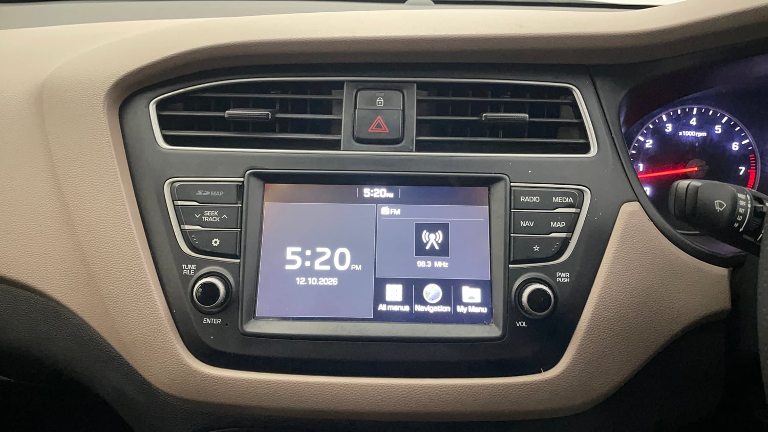 Used 2020 Hyundai Elite i20 Sportz Plus 1.2 Petrol Manual top_features Integrated (in-dash) music system