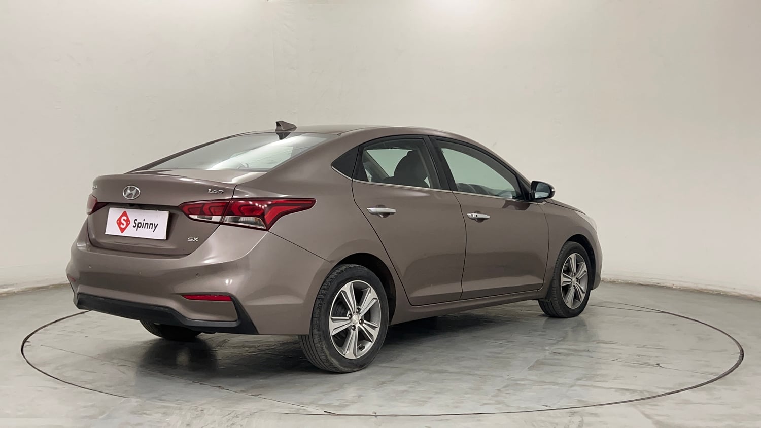 Used 2019 Hyundai Verna SX (O) 1.6 CRDi  AT Diesel Automatic exterior RIGHT REAR CORNER VIEW