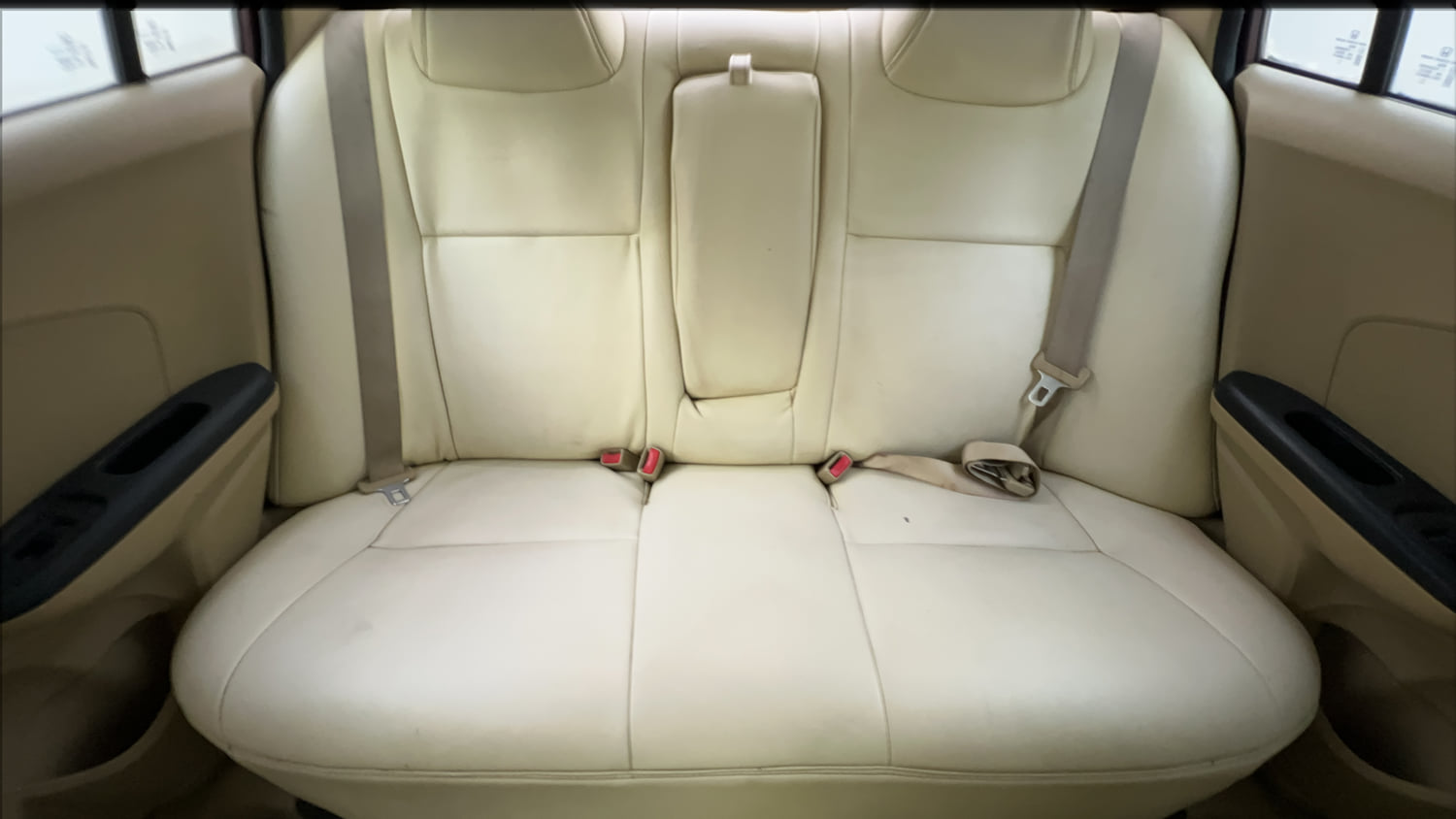 Used 2015 Honda Amaze 1.2 S i-VTEC Petrol Manual interior REAR SEAT CONDITION VIEW