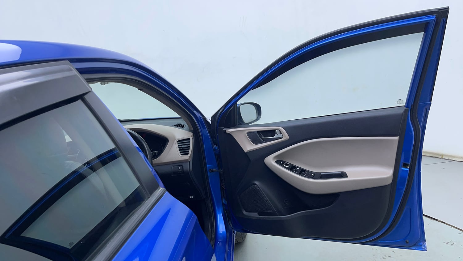 Used 2017 Hyundai Elite i20 Sportz 1.2 Petrol Manual interior RIGHT FRONT DOOR OPEN VIEW