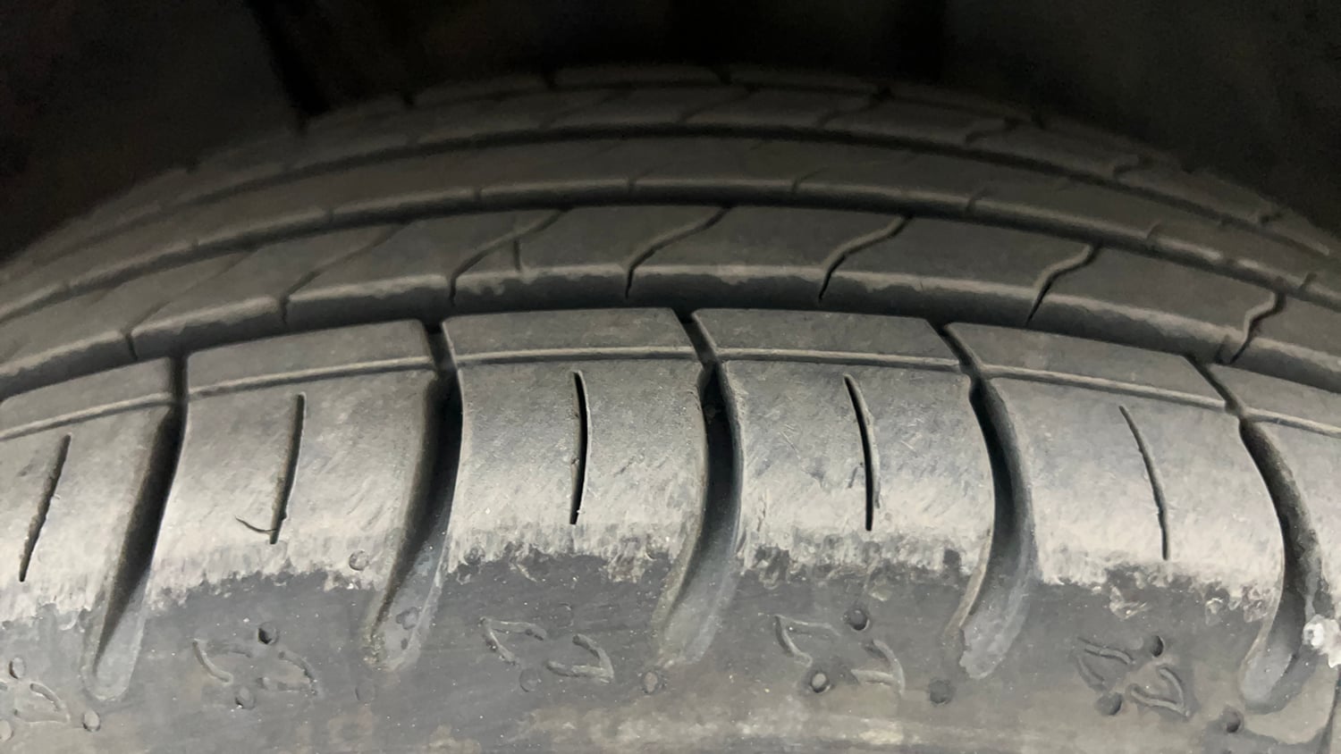 Used 2022 Volkswagen Taigun Topline 1.0 TSI MT Petrol Manual tyres RIGHT FRONT TYRE TREAD VIEW