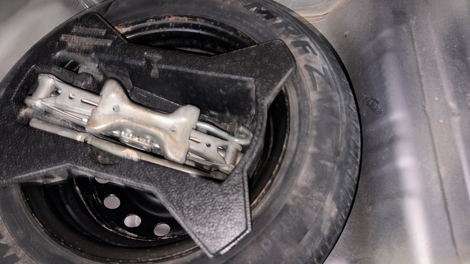 Used 2015 Maruti Suzuki Celerio ZXi AMT Petrol Automatic tyres SPARE TYRE VIEW