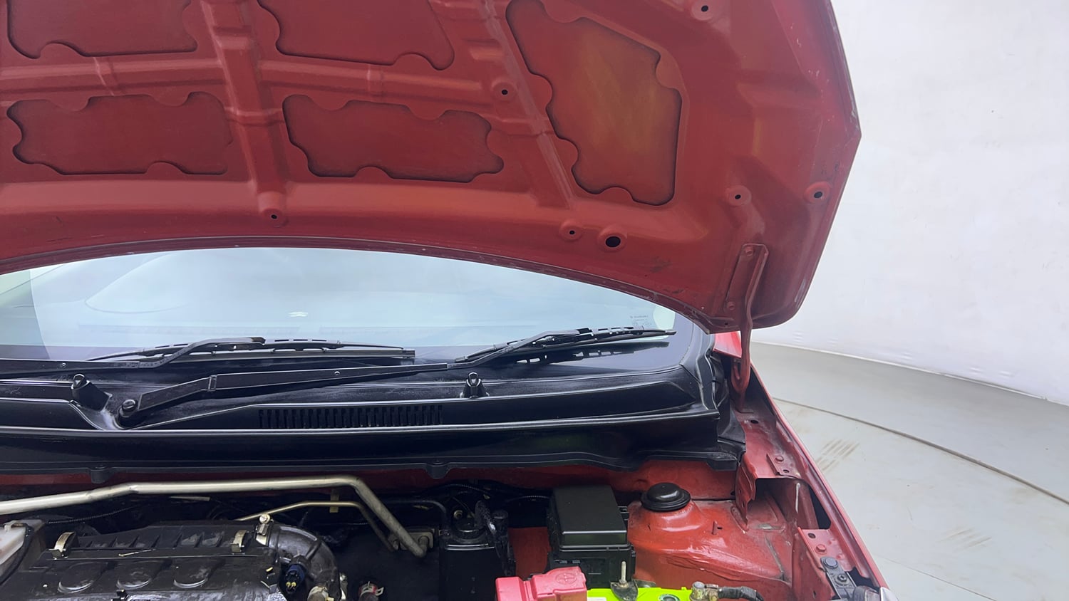 Used 2014 Maruti Suzuki Celerio LXi Petrol Manual engine ENGINE LEFT SIDE HINGE & APRON VIEW
