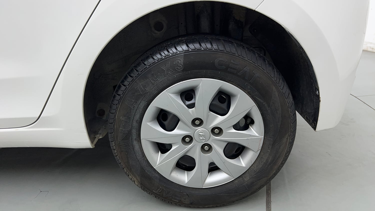 Used 2014 Hyundai Elite i20 Era 1.2 Petrol Manual tyres LEFT REAR TYRE RIM VIEW