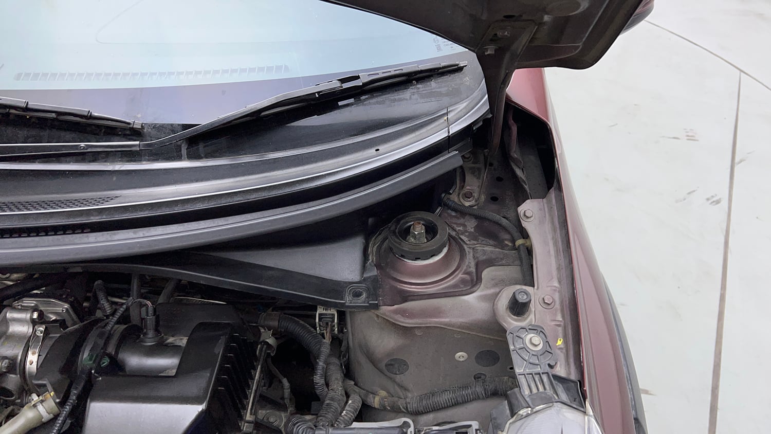 Used 2016 Honda BR-V V CVT Petrol Petrol Automatic engine ENGINE LEFT SIDE HINGE & APRON VIEW