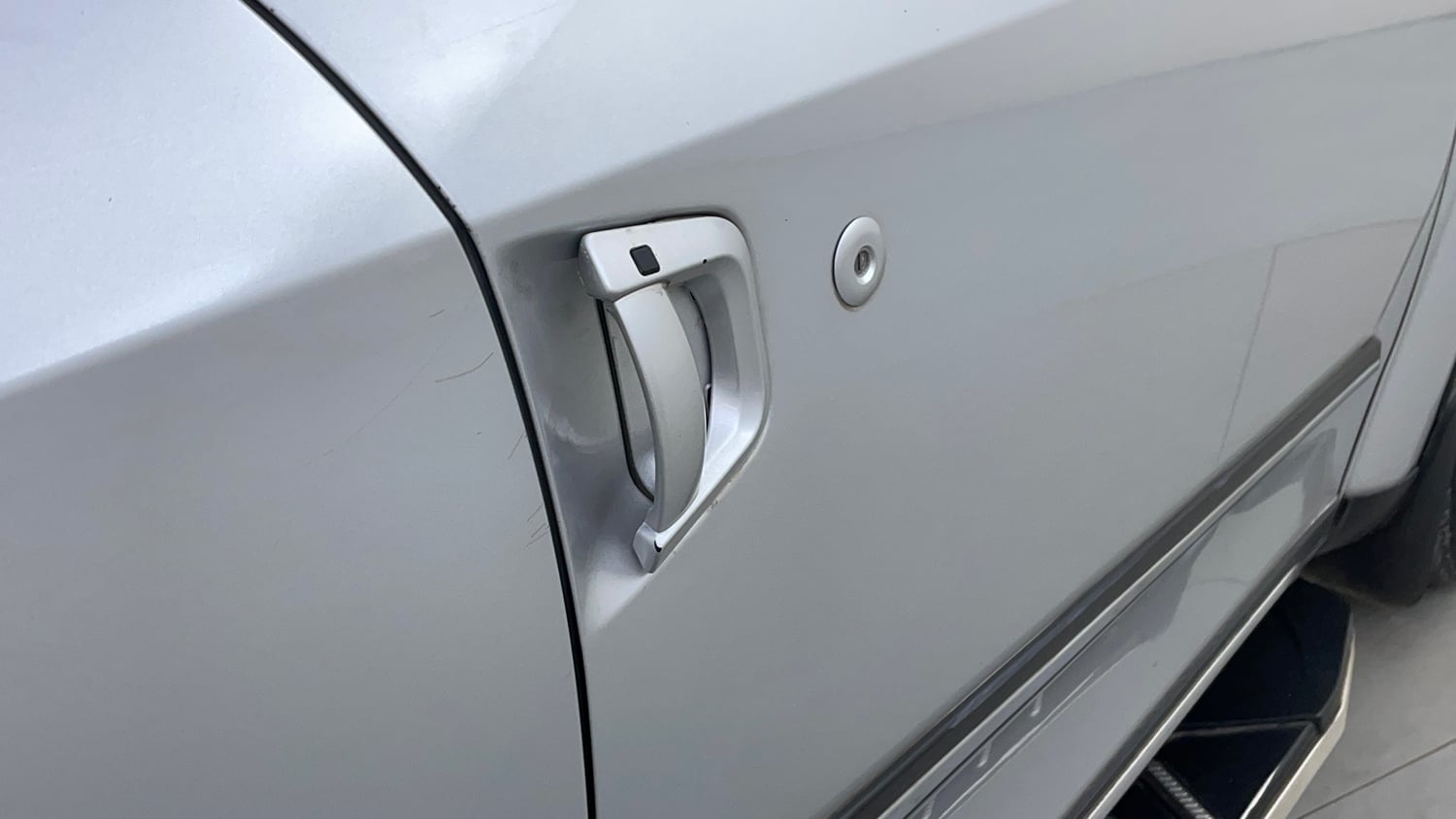 Used 2018 Mahindra XUV500 W11 AT Diesel Automatic dents MINOR SCRATCH