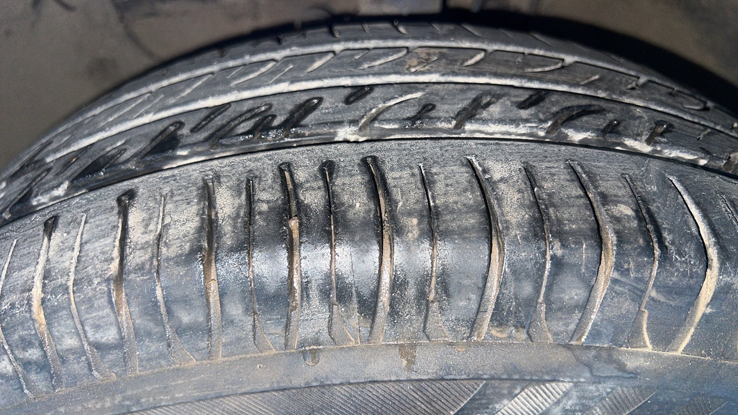 Used 2015 Hyundai Elite i20 Sportz 1.2 Petrol Manual tyres LEFT FRONT TYRE TREAD VIEW