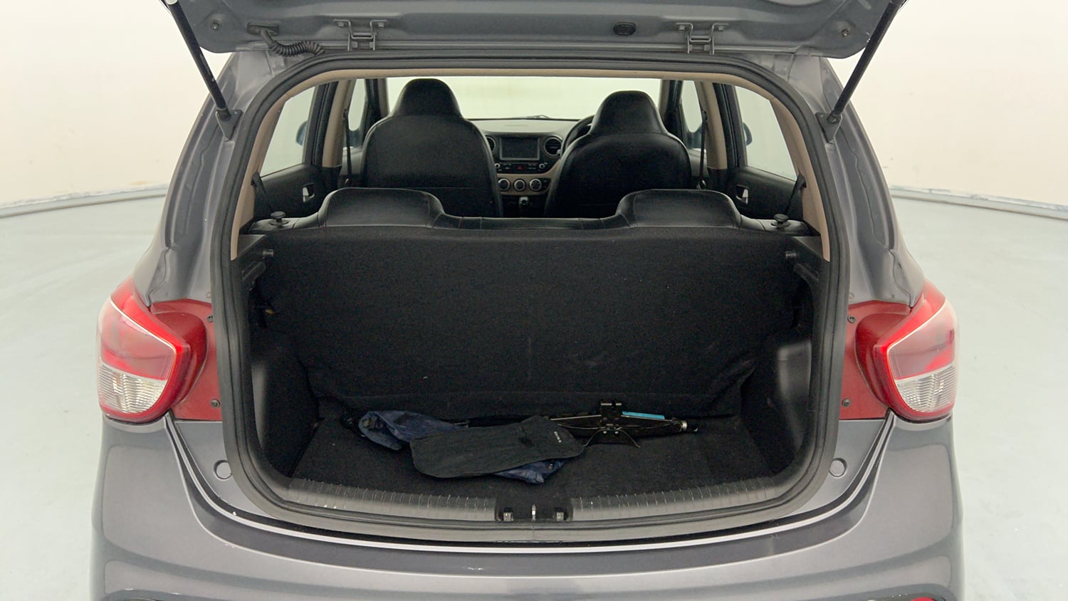 Used 2019 Hyundai Grand i10 Sportz AT 1.2 Kappa VTVT Petrol Automatic interior DICKY INSIDE VIEW