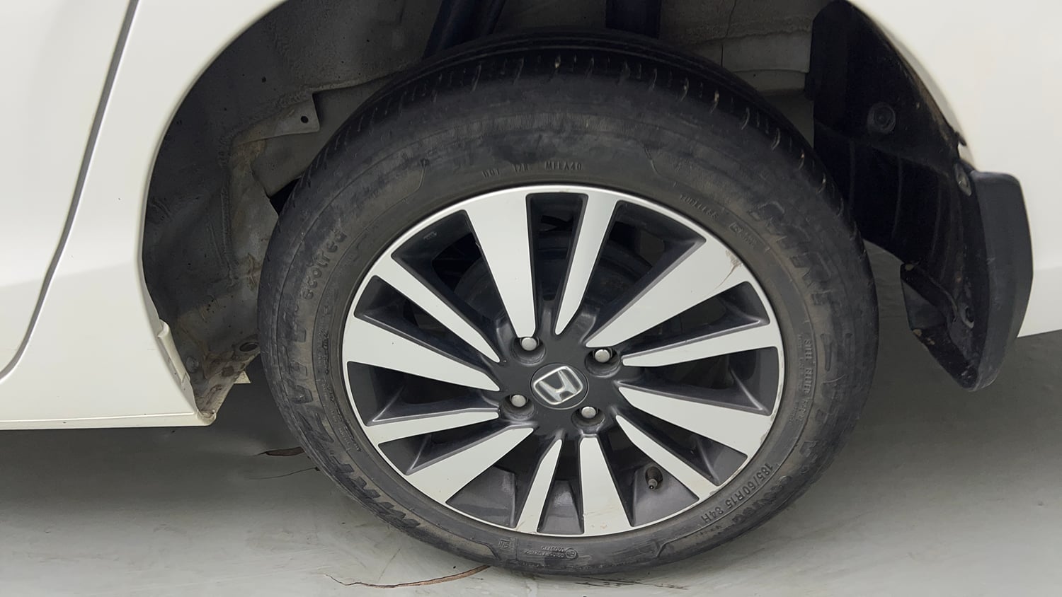 Used 2024 Honda City Elegant Edition CVT Petrol Automatic tyres LEFT REAR TYRE RIM VIEW