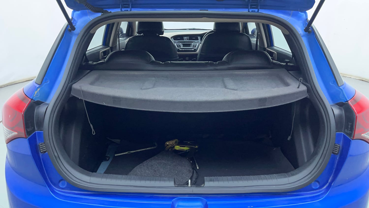 Used 2017 Hyundai Elite i20 Sportz 1.2 Petrol Manual interior DICKY INSIDE VIEW