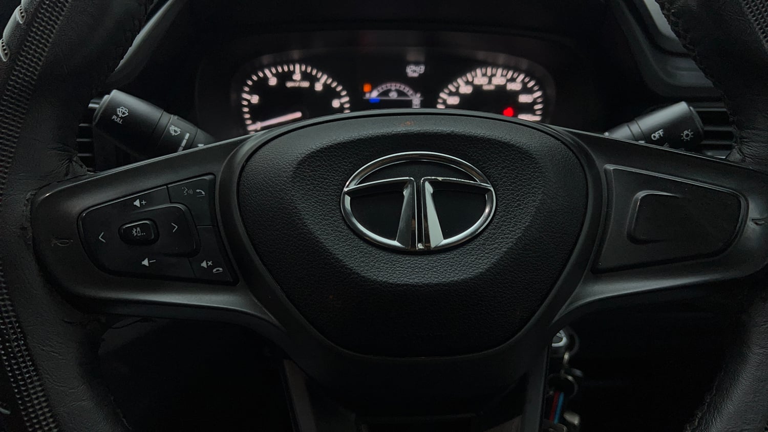 Used 2022 Tata Punch Adventure MT Petrol Manual top_features Steering mounted controls