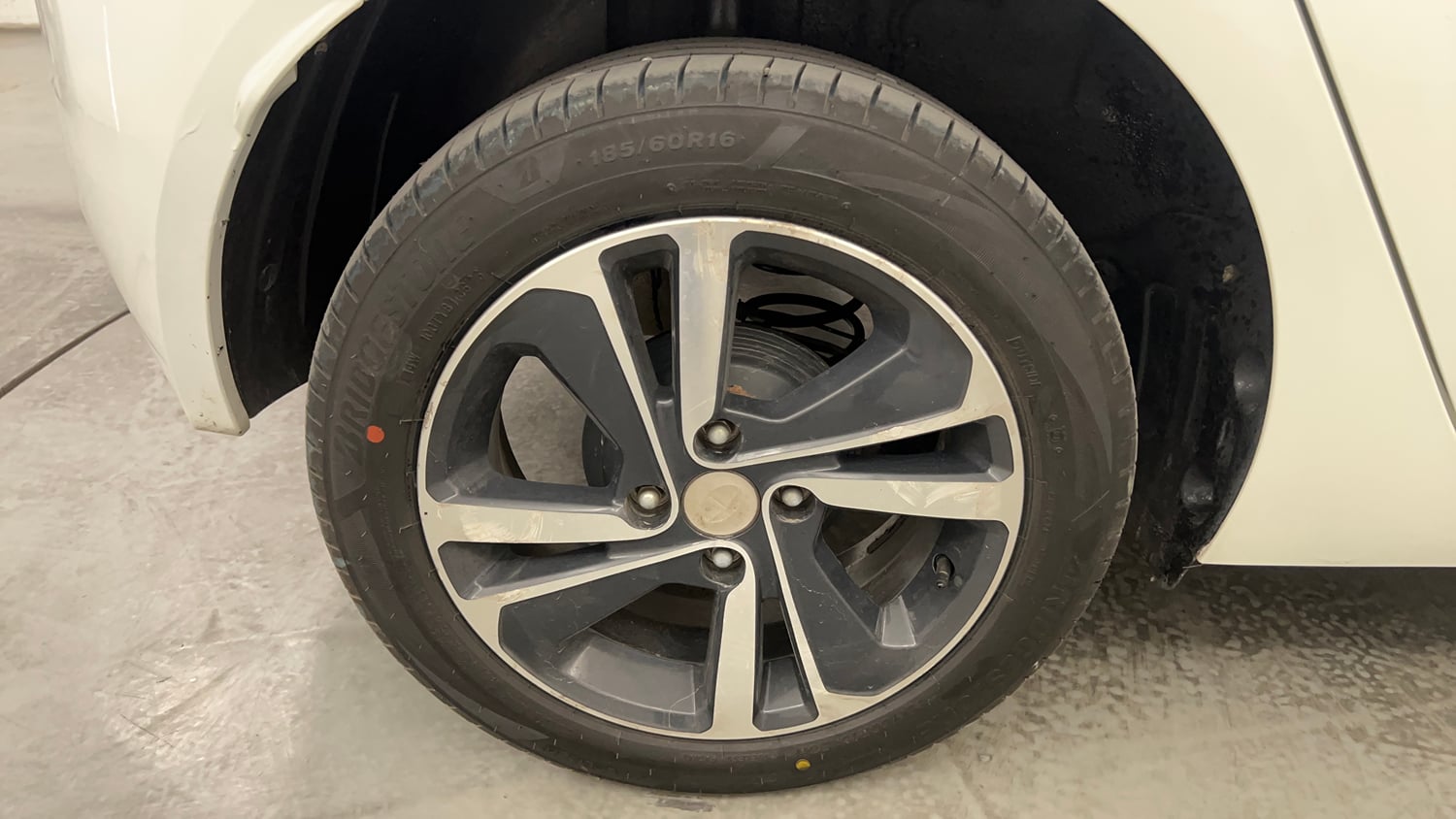 Used 2023 Tata Altroz XZA Plus Petrol Petrol Automatic tyres RIGHT REAR TYRE RIM VIEW