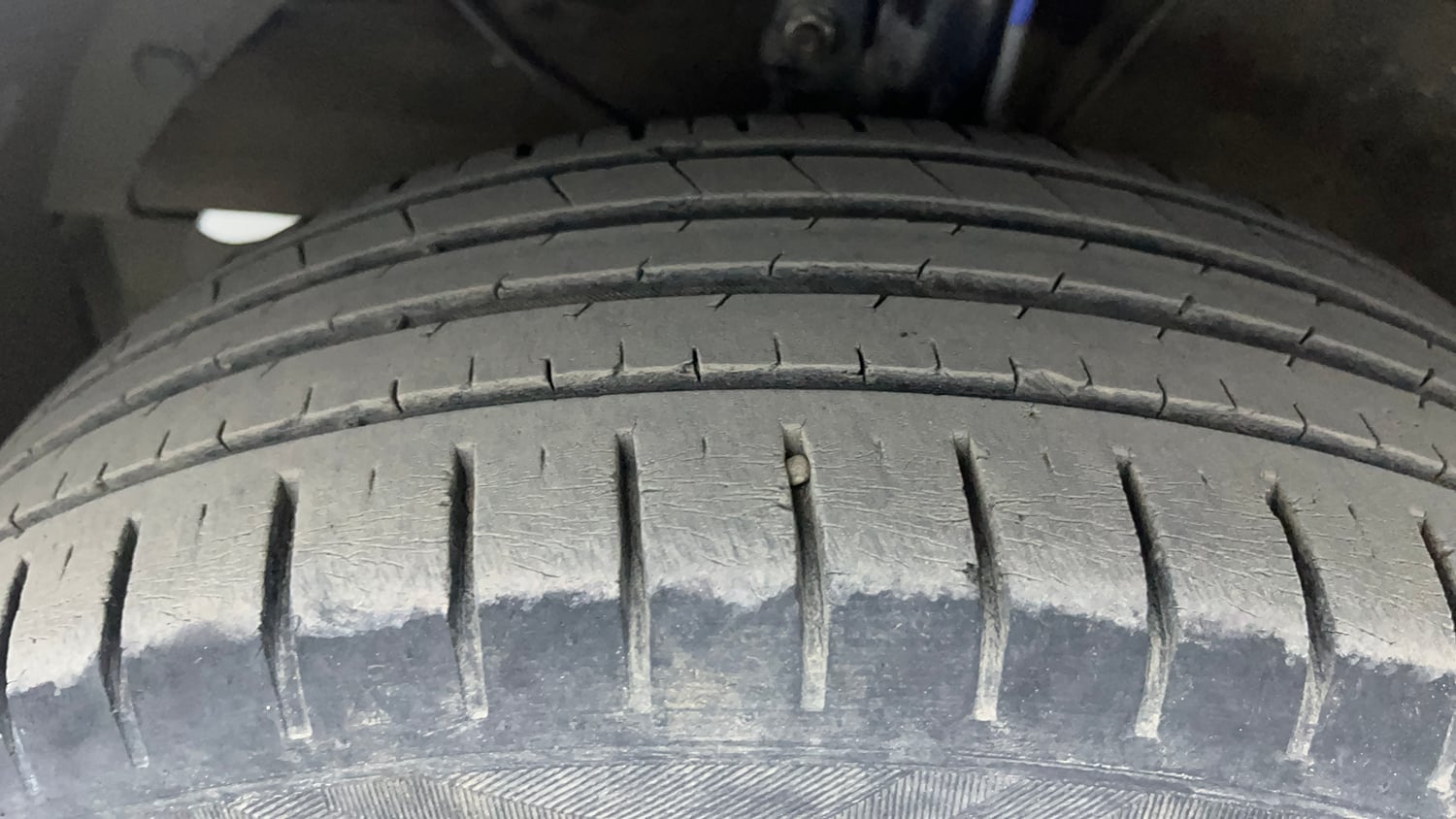 Used 2016 Maruti Suzuki Baleno Alpha 1.2 Petrol Manual tyres LEFT FRONT TYRE TREAD VIEW