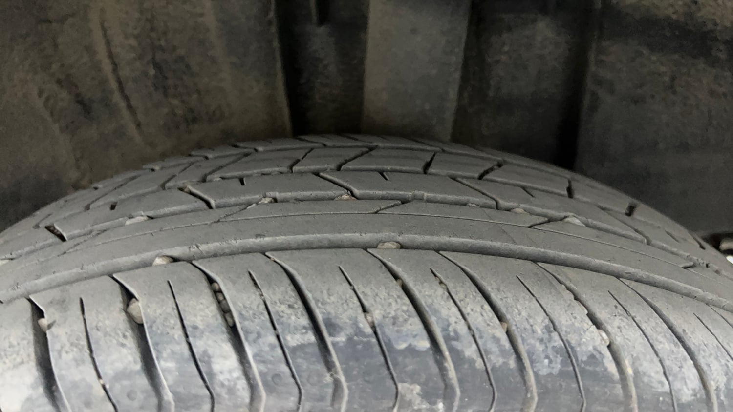 Used 2024 Nissan Magnite XE AMT Petrol Automatic tyres LEFT REAR TYRE TREAD VIEW