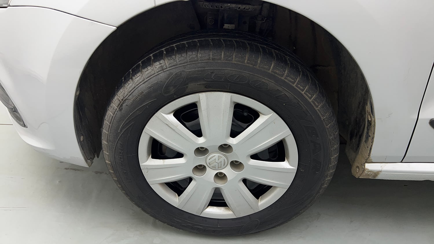 Used 2017 Volkswagen Polo Trendline 1.2L (P) Petrol Manual tyres LEFT FRONT TYRE RIM VIEW