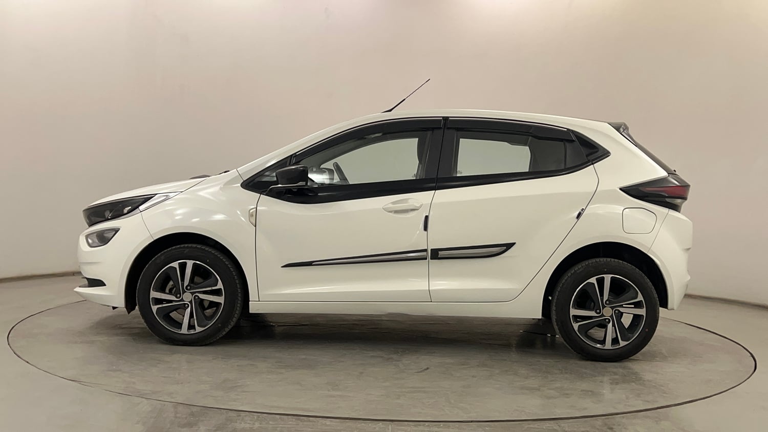 Used 2023 Tata Altroz XZA Plus Petrol Petrol Automatic exterior LEFT SIDE VIEW