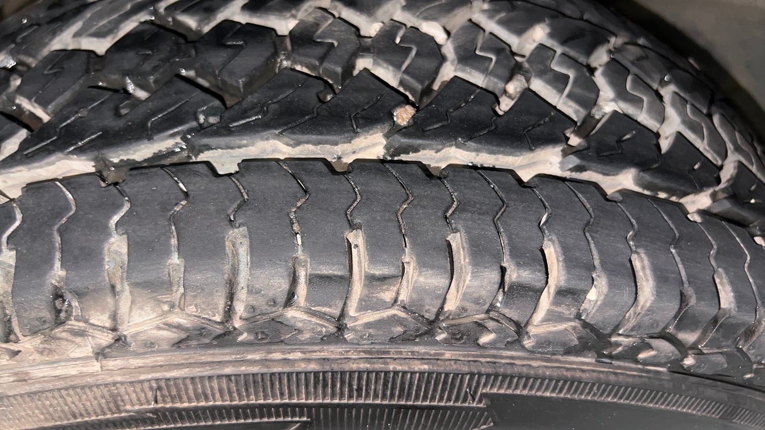 Used 2017 Renault Duster RXS CVT Petrol Automatic tyres LEFT REAR TYRE TREAD VIEW