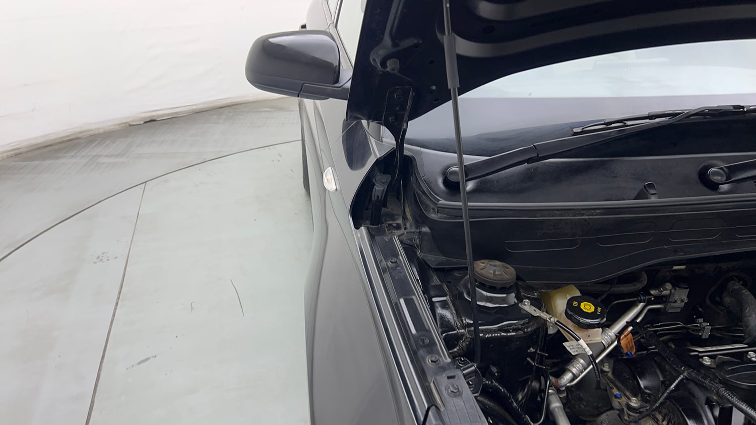 Used 2024 Hyundai Venue S 1.2 Petrol Petrol Manual engine ENGINE RIGHT SIDE HINGE & APRON VIEW