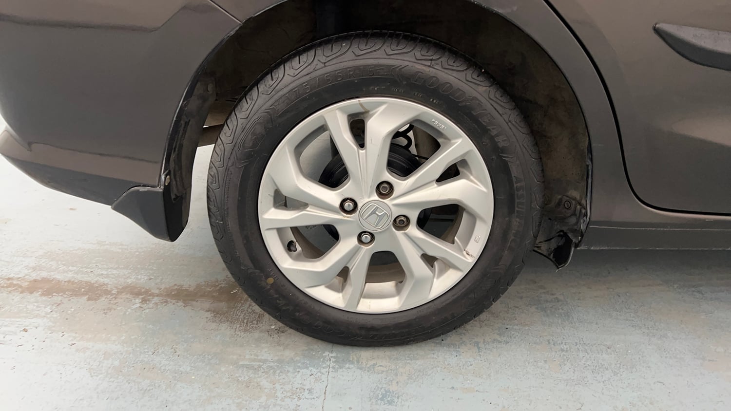 Used 2020 Honda Amaze 1.2 VX MT Petrol Petrol Manual tyres RIGHT REAR TYRE RIM VIEW