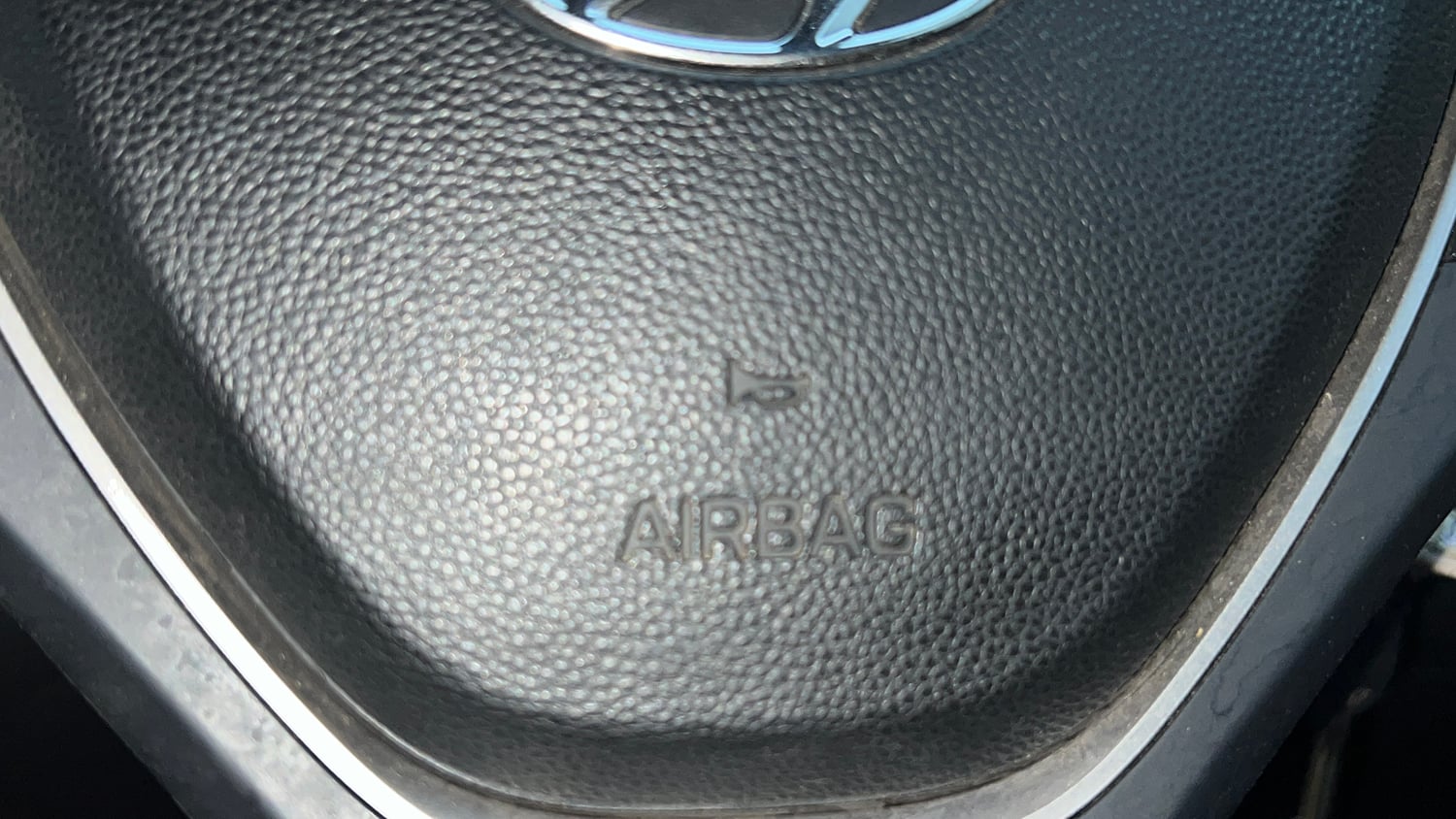 Used 2017 Hyundai Elite i20 Sportz 1.2 Petrol Manual top_features Airbags
