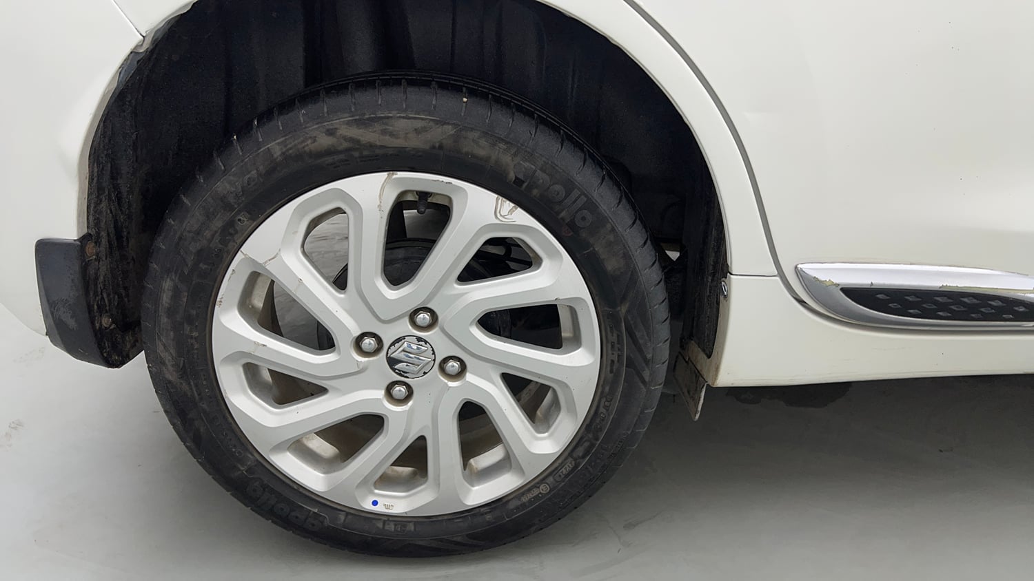 Used 2022 Maruti Suzuki Baleno Zeta Petrol Manual tyres RIGHT REAR TYRE RIM VIEW