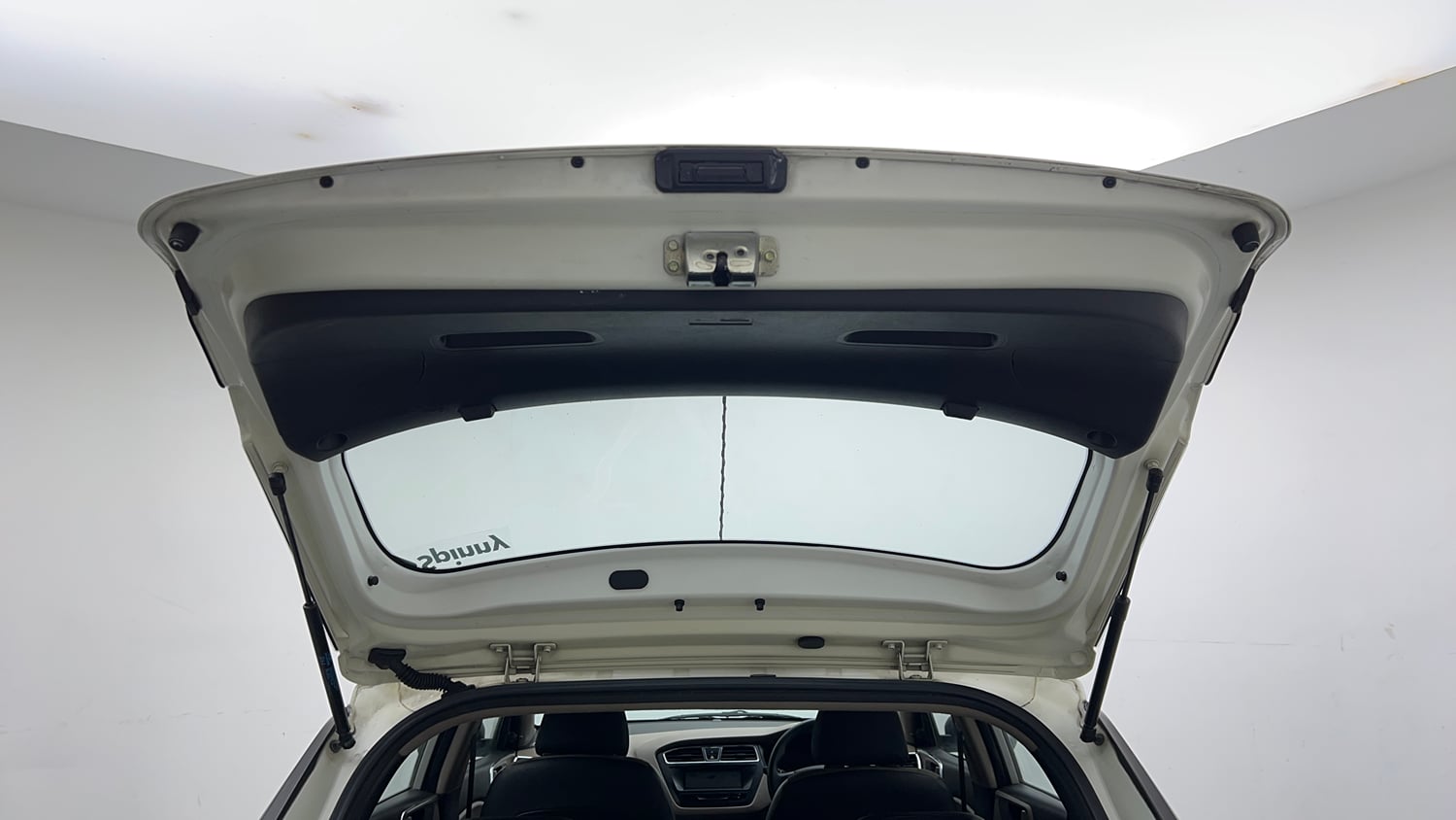 Used 2014 Hyundai Elite i20 Era 1.2 Petrol Manual interior DICKY DOOR OPEN VIEW