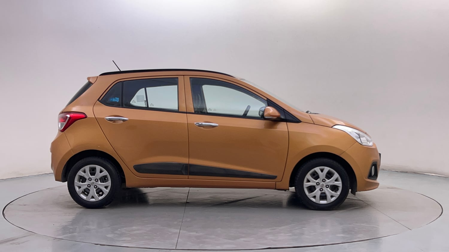 Used 2013 Hyundai Grand i10 Sportz 1.2 Kappa VTVT Petrol Manual exterior RIGHT SIDE VIEW