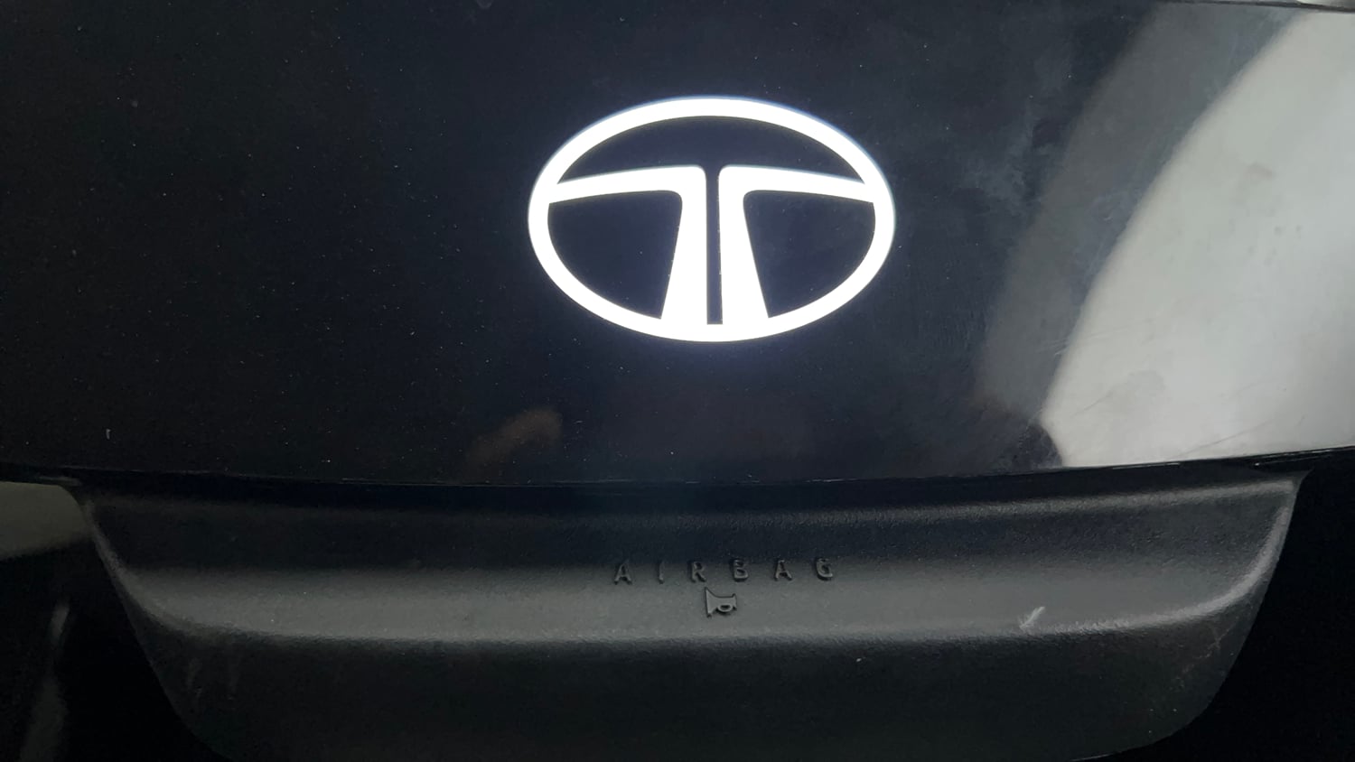 Used 2025 Tata Nexon Creative Plus S 1.2 Revotron Petrol  6MT Petrol Manual top_features Airbags