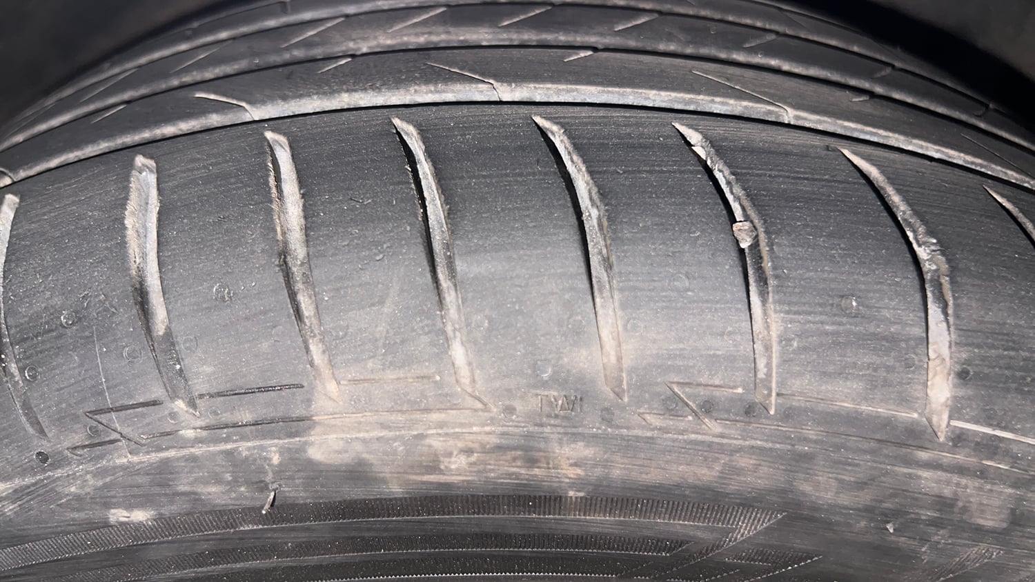 Used 2019 Ford Figo Aspire Titanium 1.2 Ti-VCT Petrol Manual tyres RIGHT FRONT TYRE TREAD VIEW
