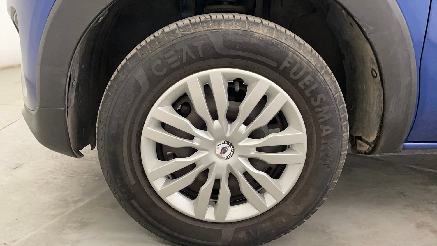 Used 2023 Renault Triber RXT Petrol Manual tyres LEFT FRONT TYRE RIM VIEW