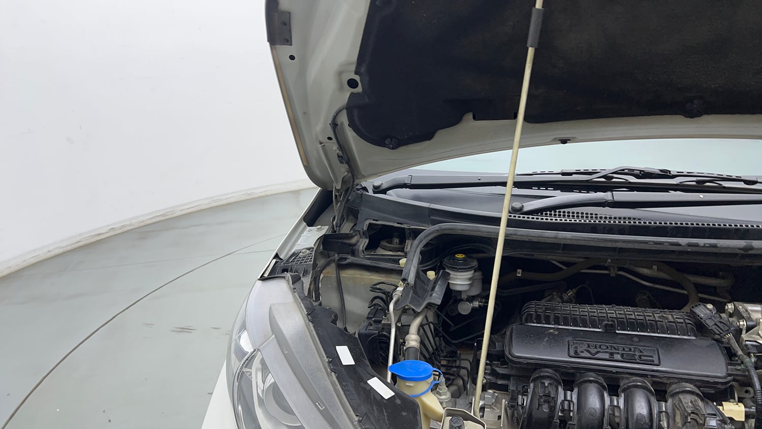 Used 2022 Honda WR-V VX MT Petrol Petrol Manual engine ENGINE RIGHT SIDE HINGE & APRON VIEW