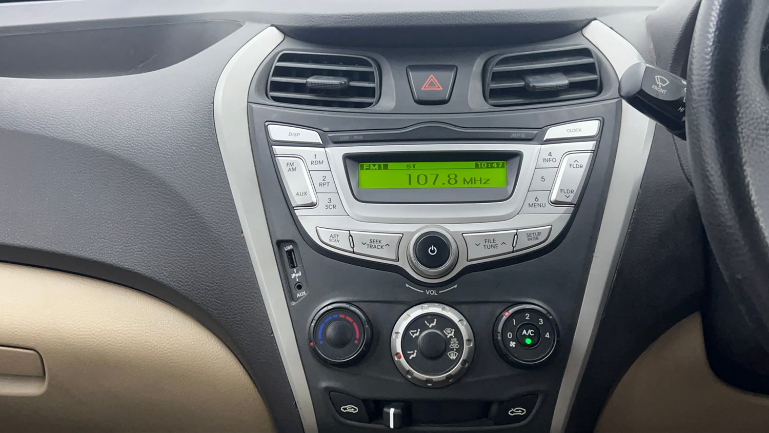 Used 2019 Hyundai Eon Magna + Petrol Manual interior MUSIC SYSTEM & AC CONTROL VIEW