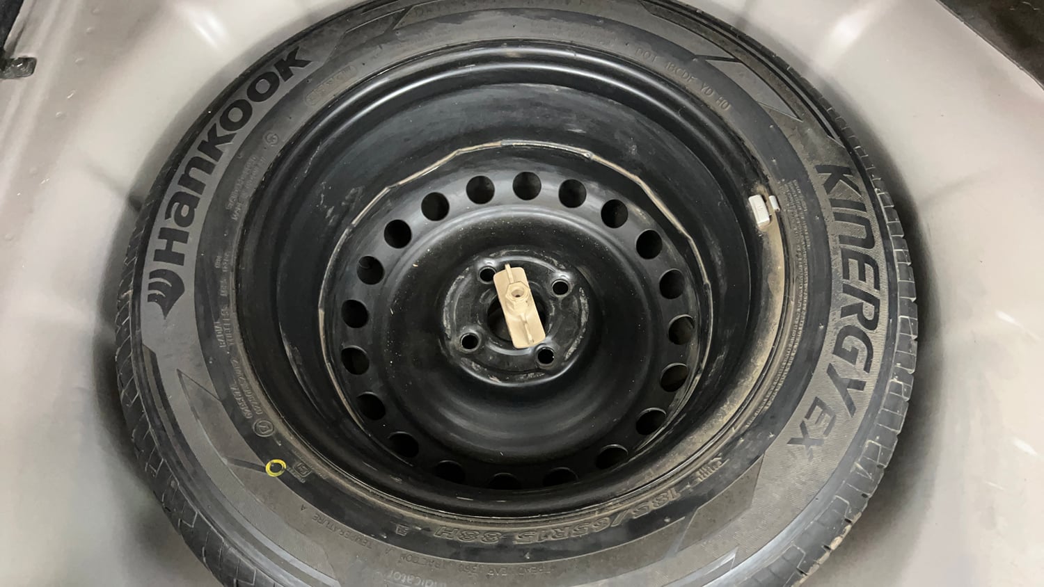Used 2019 Hyundai Verna SX (O) 1.6 CRDi  AT Diesel Automatic tyres SPARE TYRE VIEW