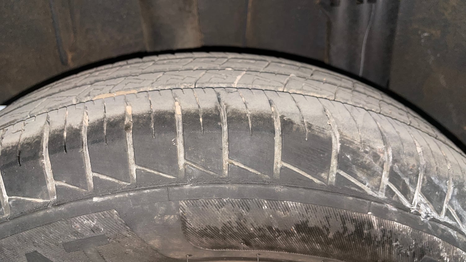 Used 2023 Renault Triber RXT Petrol Manual tyres RIGHT REAR TYRE TREAD VIEW
