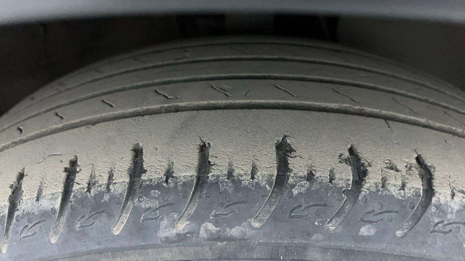 Used 2023 Kia Carens Prestige Plus 1.4 Petrol MT 7 STR Petrol Manual tyres RIGHT FRONT TYRE TREAD VIEW