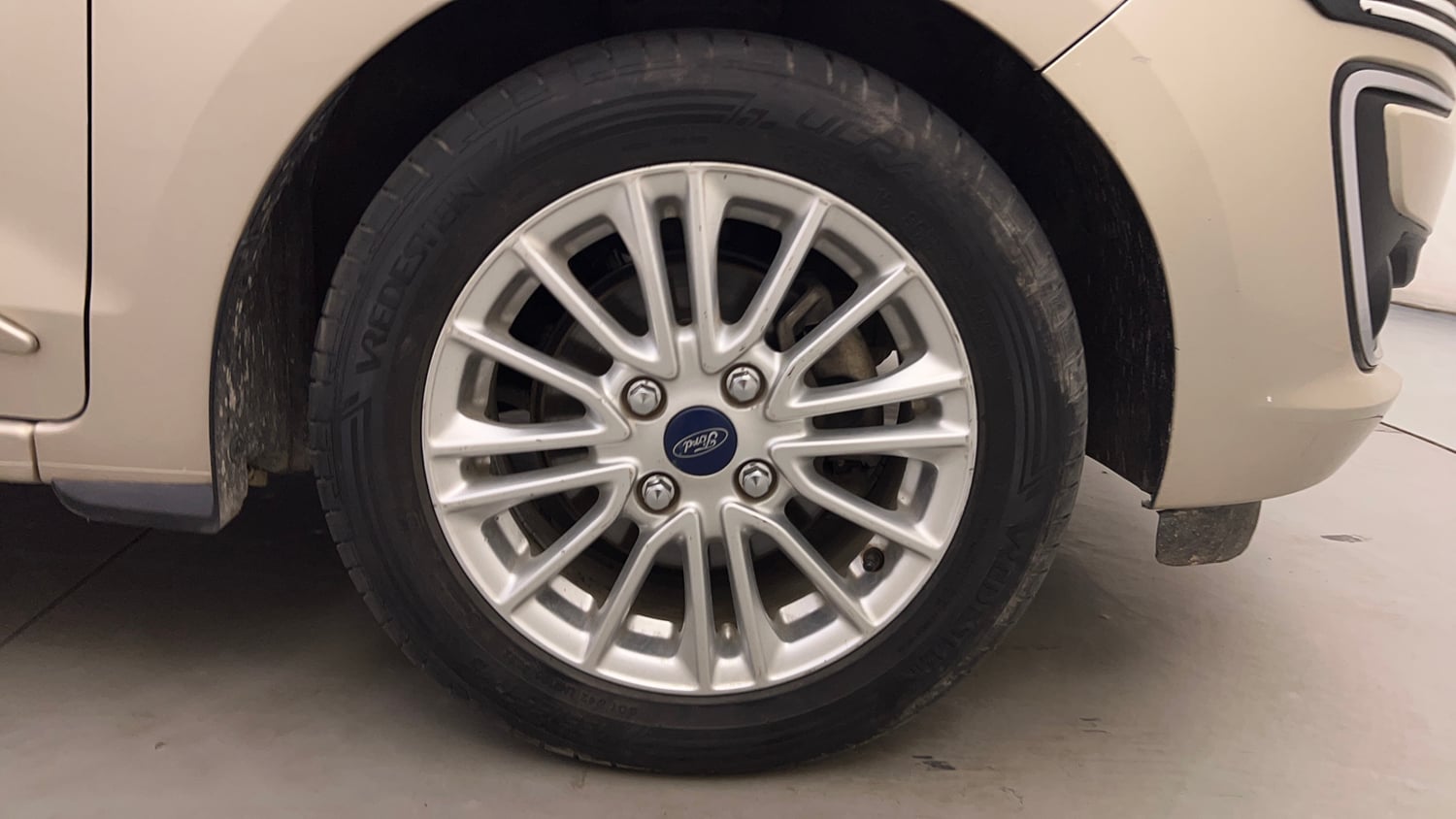 Used 2019 Ford Figo Aspire Titanium 1.2 Ti-VCT Petrol Manual tyres RIGHT FRONT TYRE RIM VIEW