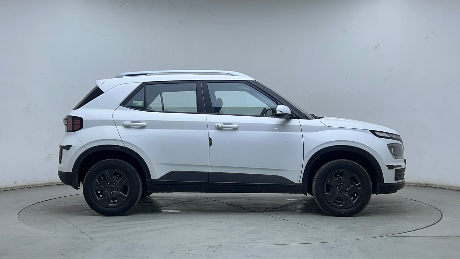 Used 2025 Hyundai Venue SX 1.2 Petrol Petrol Manual exterior RIGHT SIDE VIEW