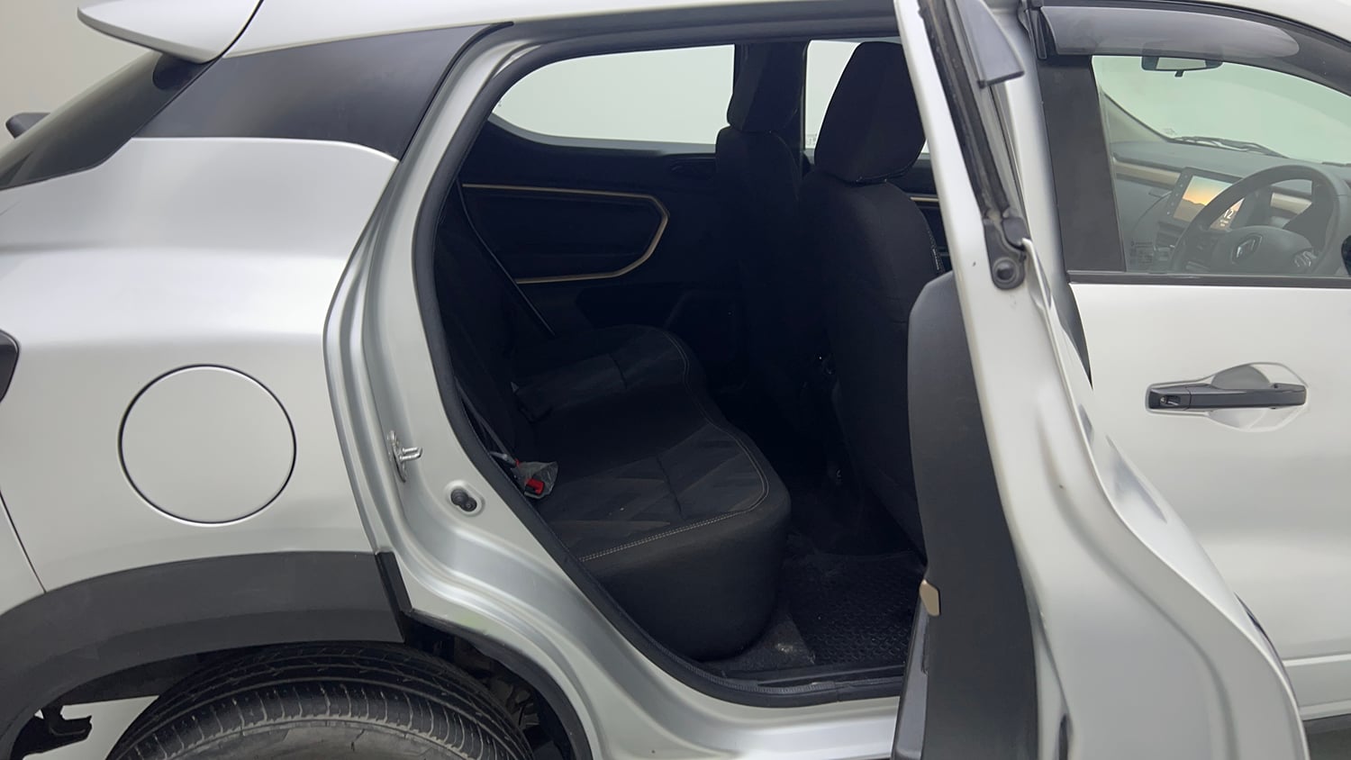 Used 2022 Renault Kiger RXT (O) MT Petrol Manual interior RIGHT SIDE REAR DOOR CABIN VIEW
