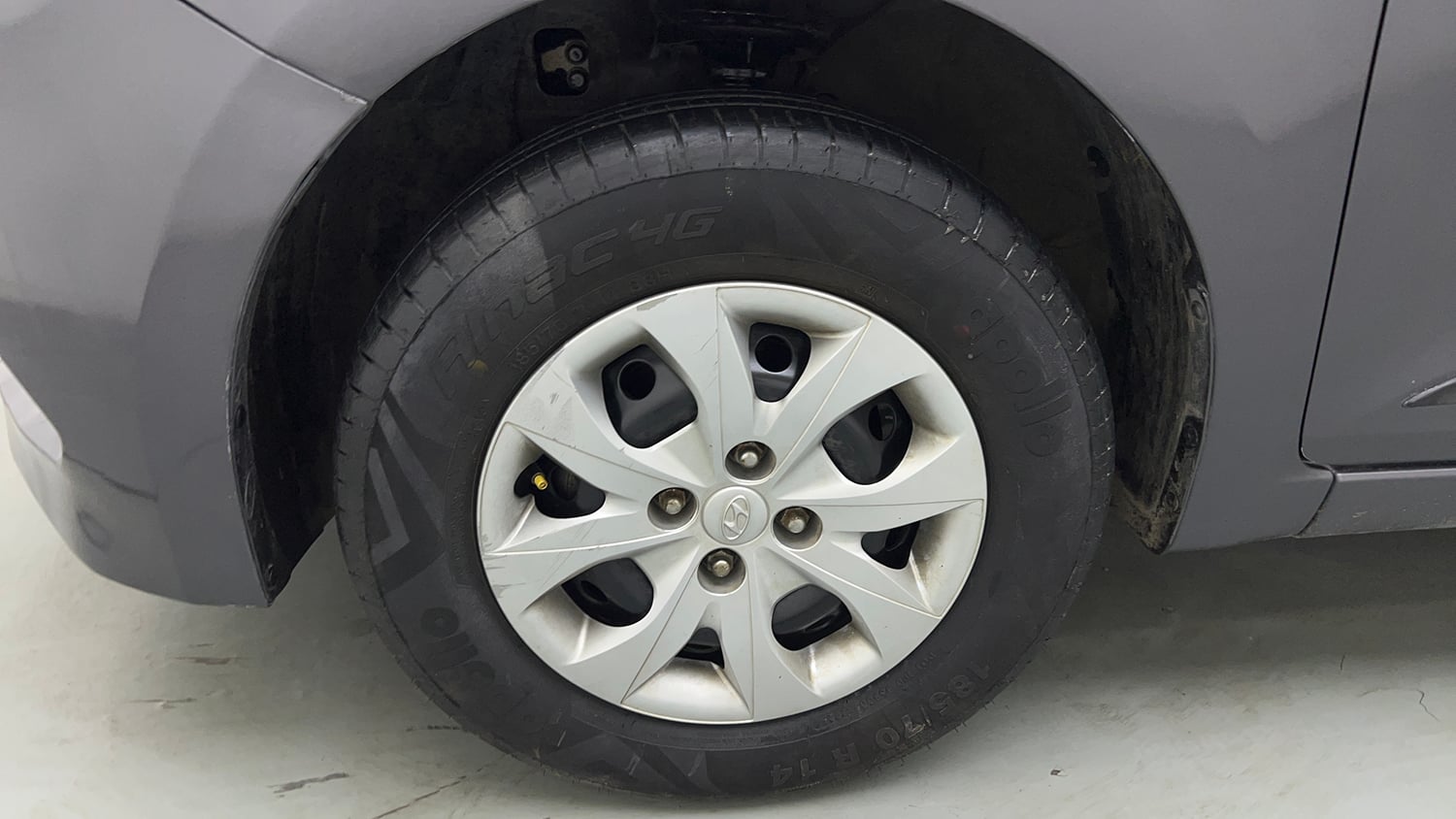 Used 2017 Hyundai Elite i20 Sportz 1.2 Petrol Manual tyres LEFT FRONT TYRE RIM VIEW