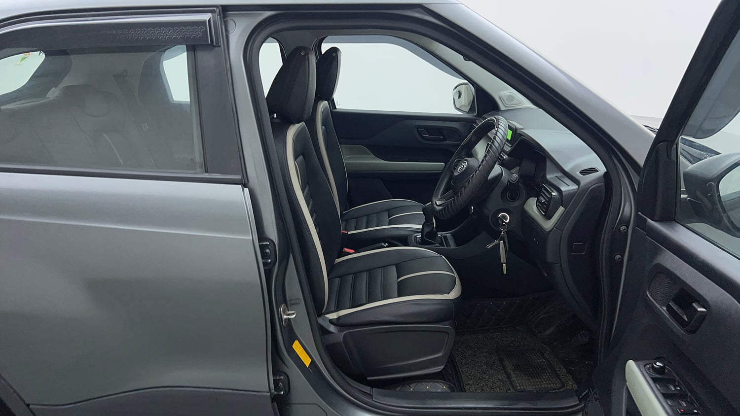 Used 2022 Tata Punch Adventure MT Petrol Manual interior RIGHT SIDE FRONT DOOR CABIN VIEW