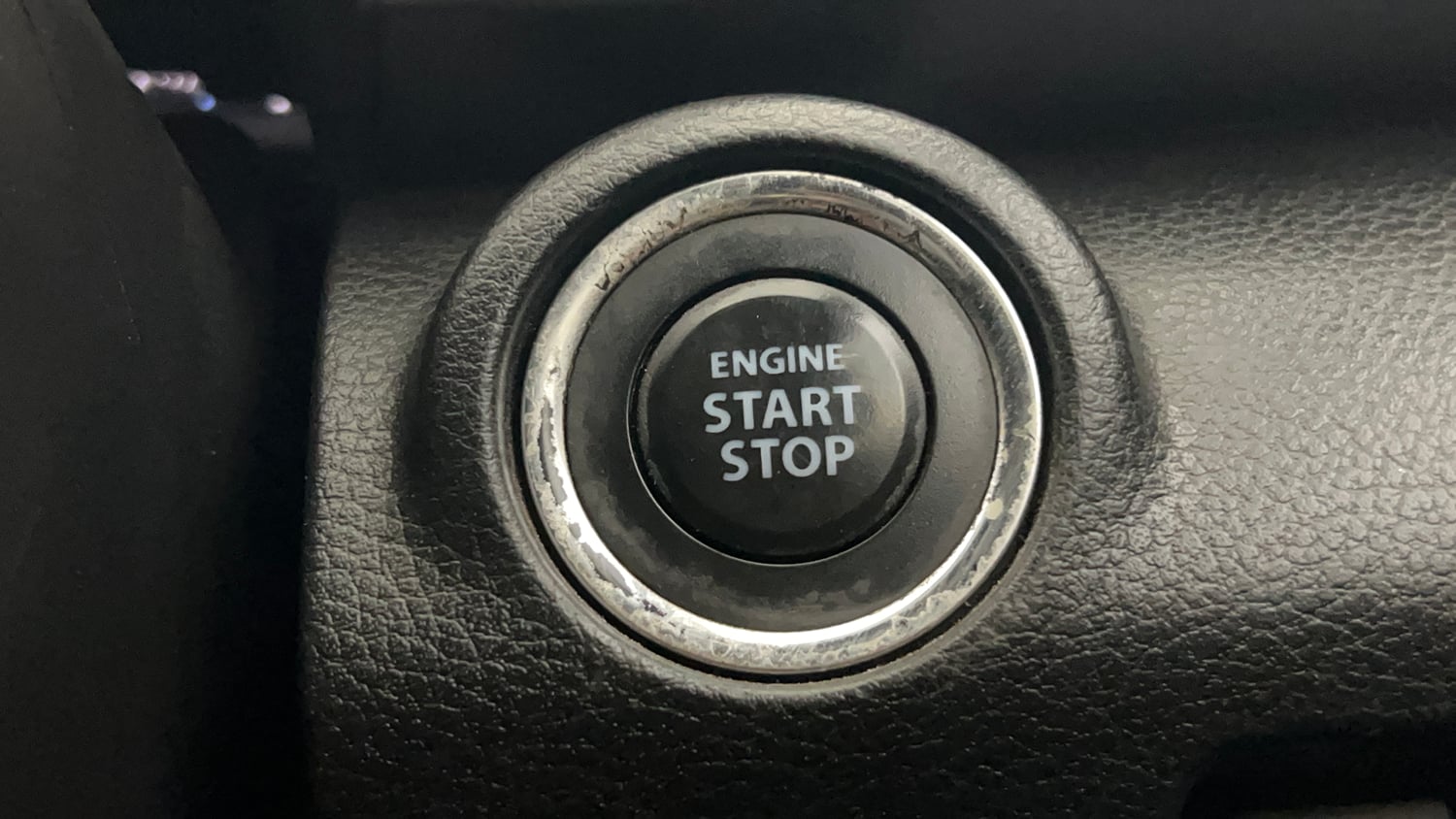 Used 2020 Maruti Suzuki XL6 Alpha AT Petrol Petrol Automatic top_features Keyless start