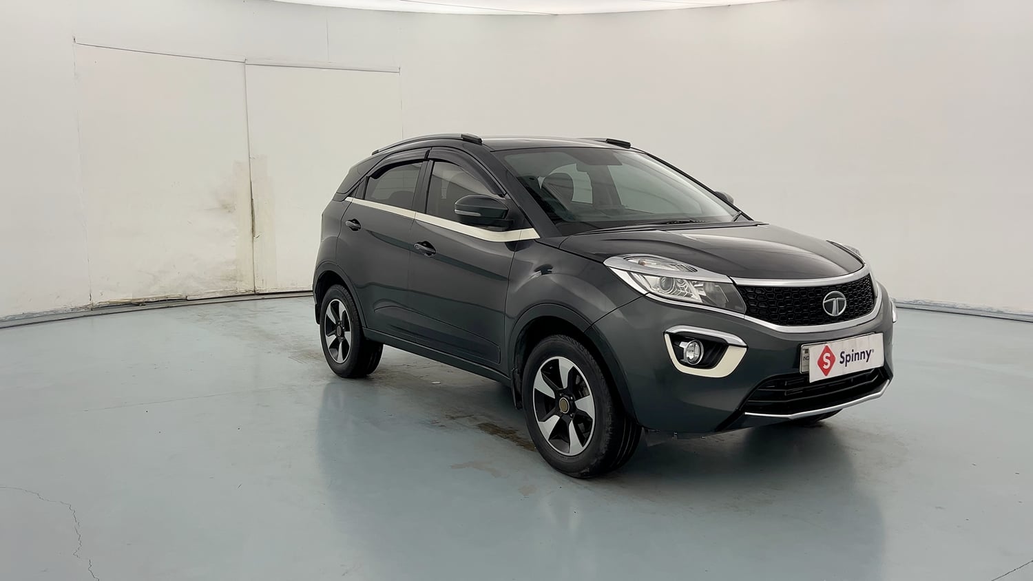 Used 2018 Tata Nexon XZ Plus Petrol Manual exterior RIGHT FRONT CORNER VIEW