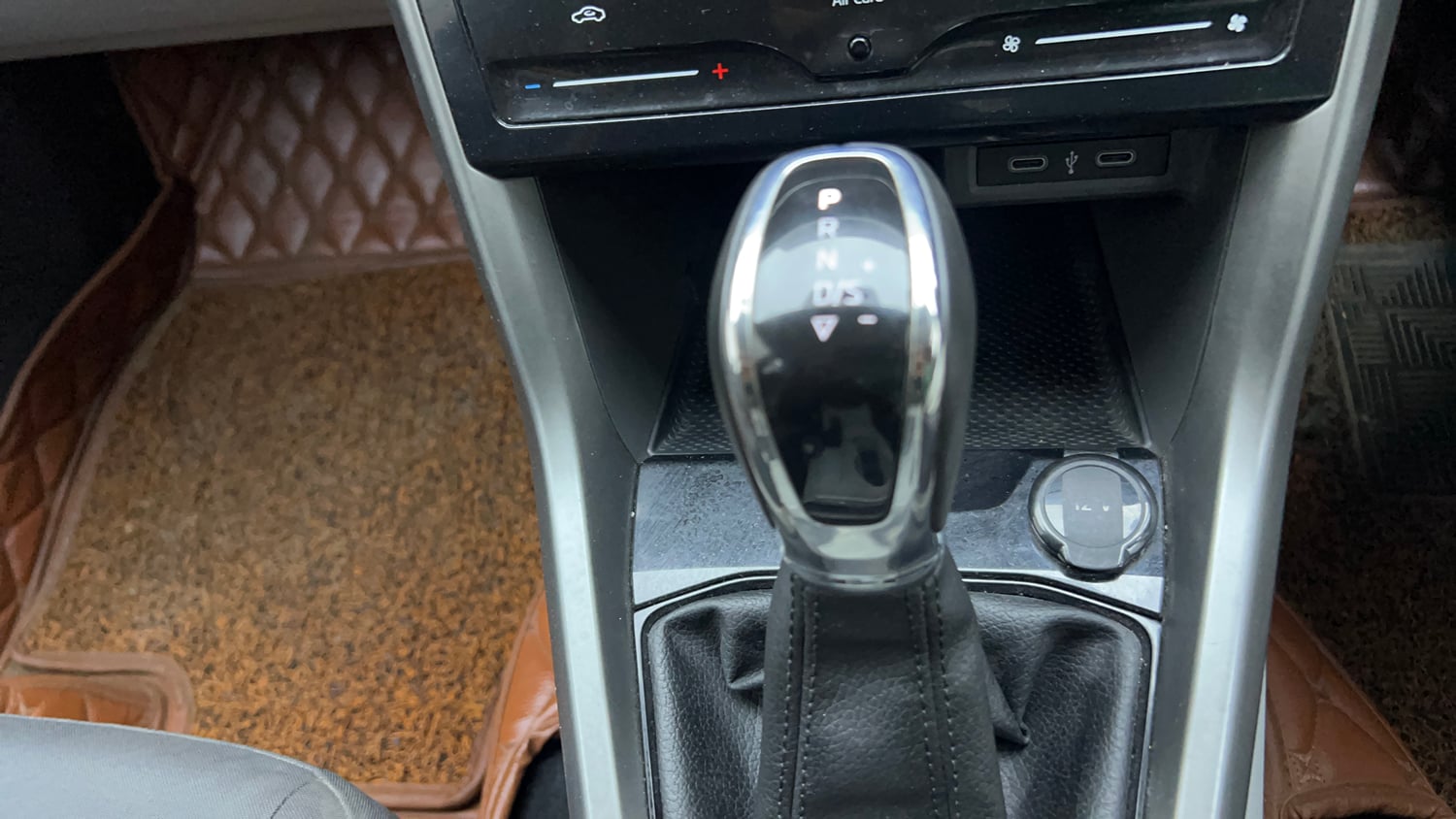 Used 2021 Skoda Kushaq Ambition 1.0L TSI AT Petrol Automatic interior GEAR  KNOB VIEW